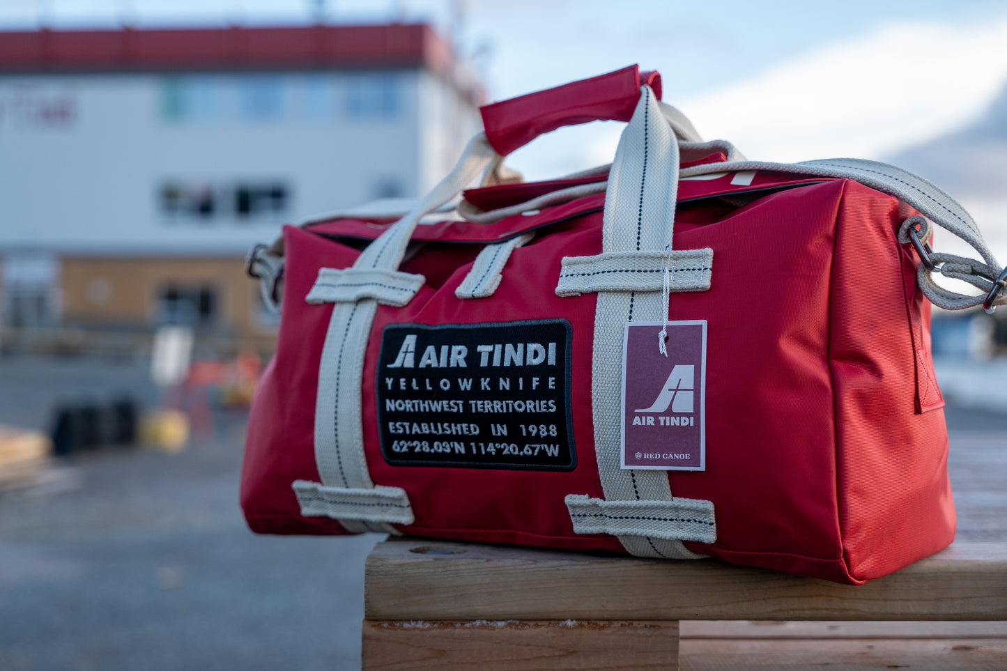 Air Tindi Travel Stow Bag with the Air Tindi Float Base in the background